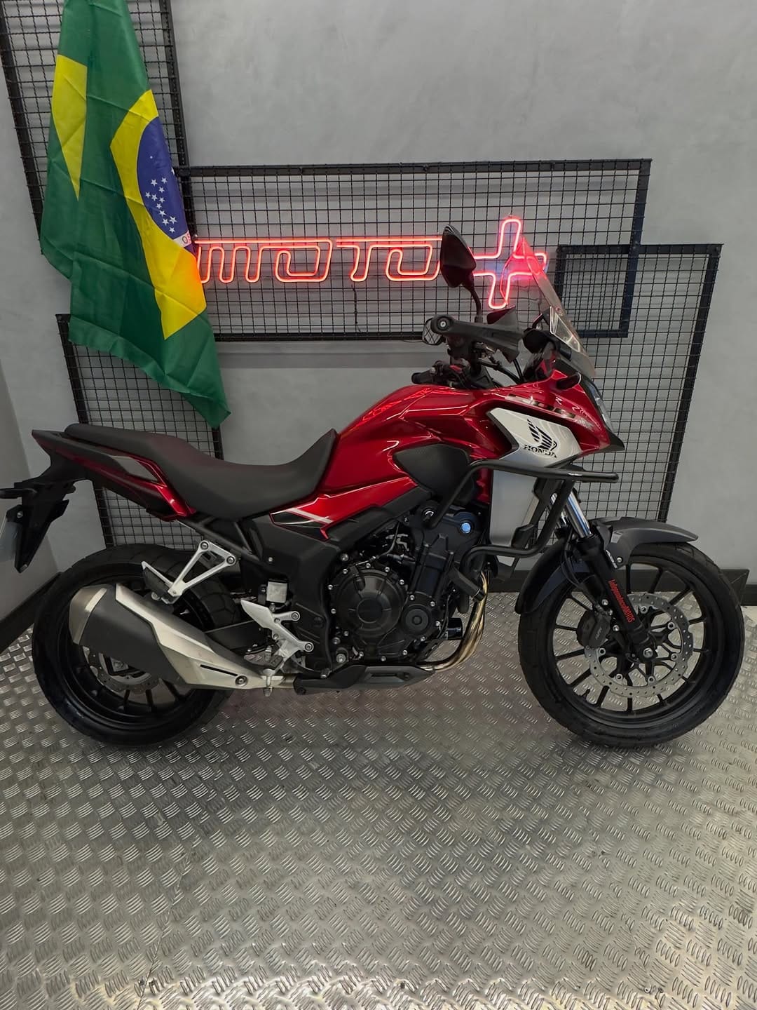 Post 7 by MotoMais Teresopolis on Instagram (carousel)
