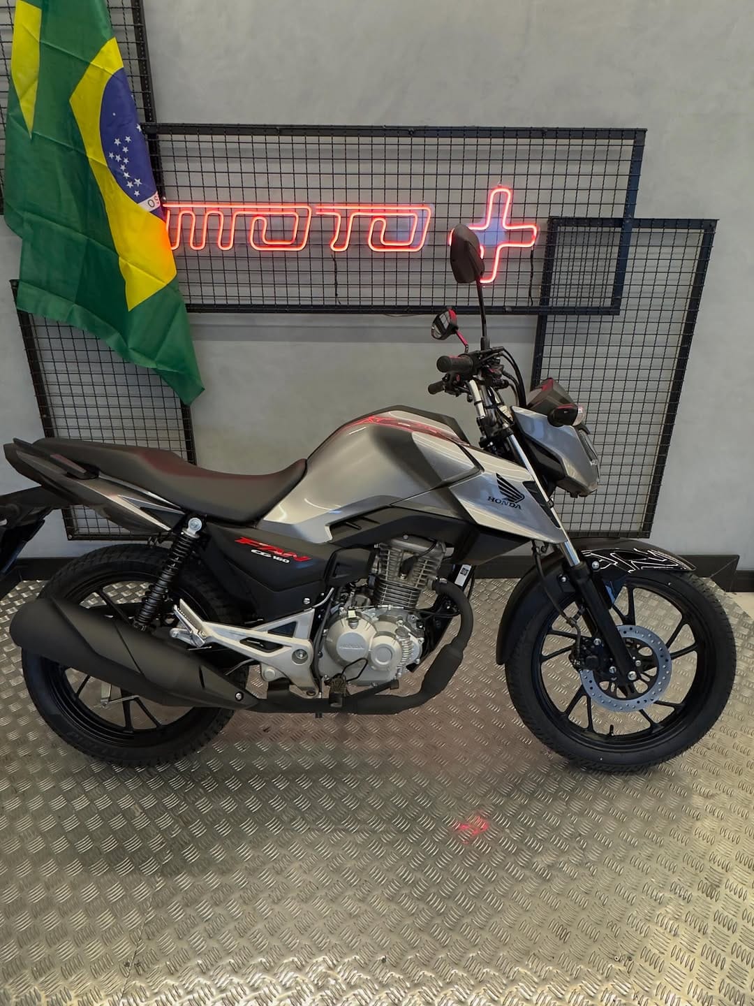 Post 5 by MotoMais Teresopolis on Instagram (carousel)