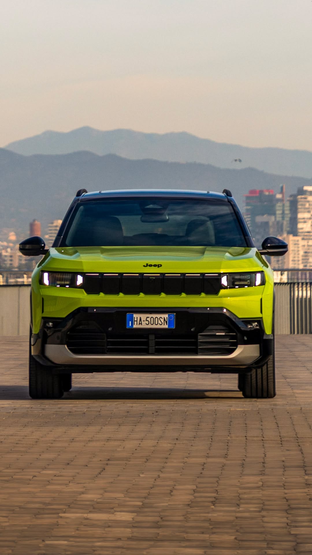 Post 2 by Jeep Europe on Instagram (video)