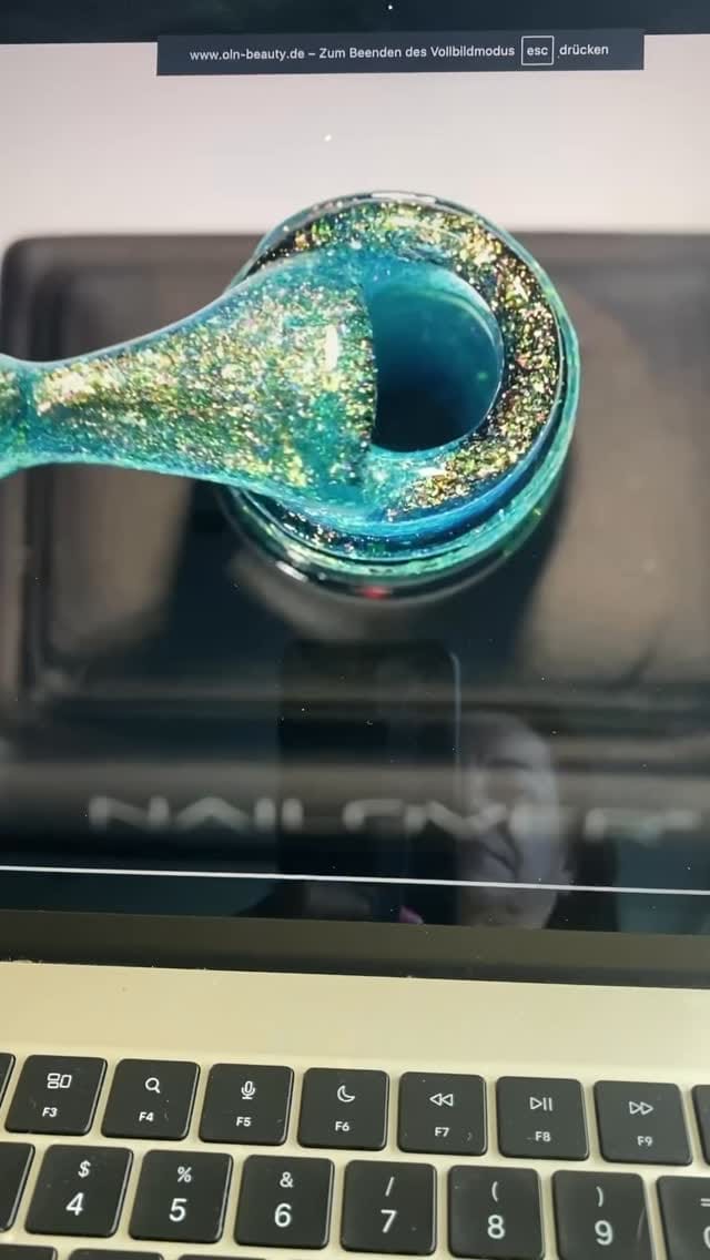 Post 2 by Orsolya Sämann,Nailtrainer, Onlinekurse on Instagram (video)