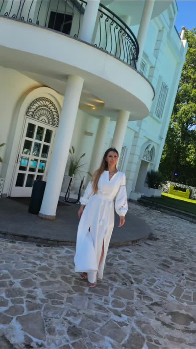 Post 2 by Inna Sculea on Instagram (video)