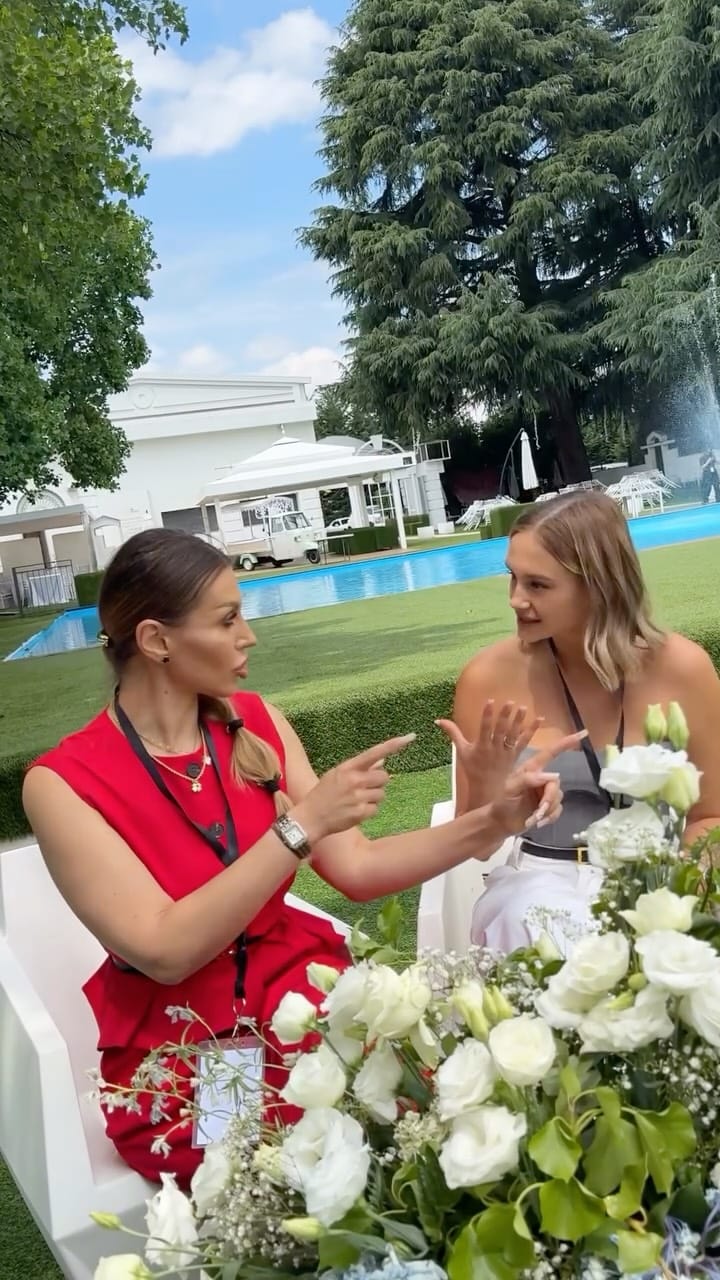 Post 6 by Inna Sculea on Instagram (video)