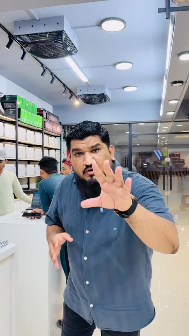 Post 3 by Laptop Wale 💻 on Instagram (video)