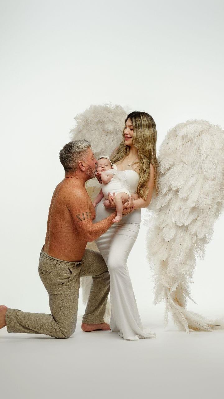 Post 1 by Mihaela Mocanasu | Maternity & Family Photographer London on Instagram (video)