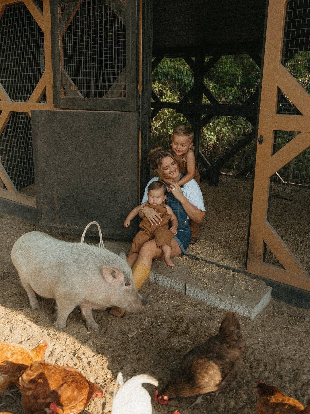 Post 9 by ORLANDO FAMILY & COUPLES PHOTOGRAPHER on Instagram (carousel)