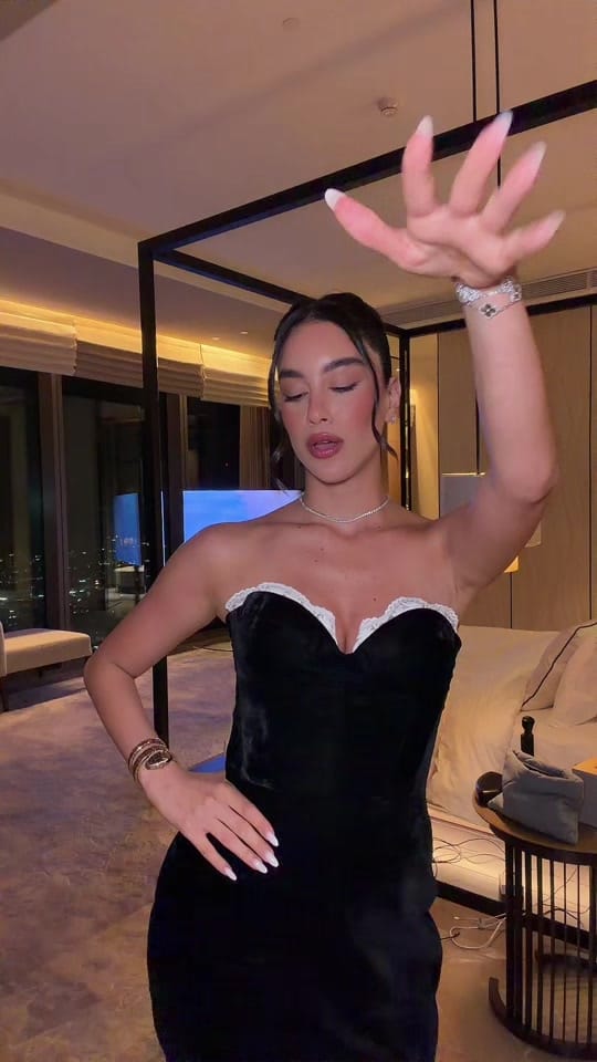 Post 7 by Reina Bitar 👑 on TikTok (video)