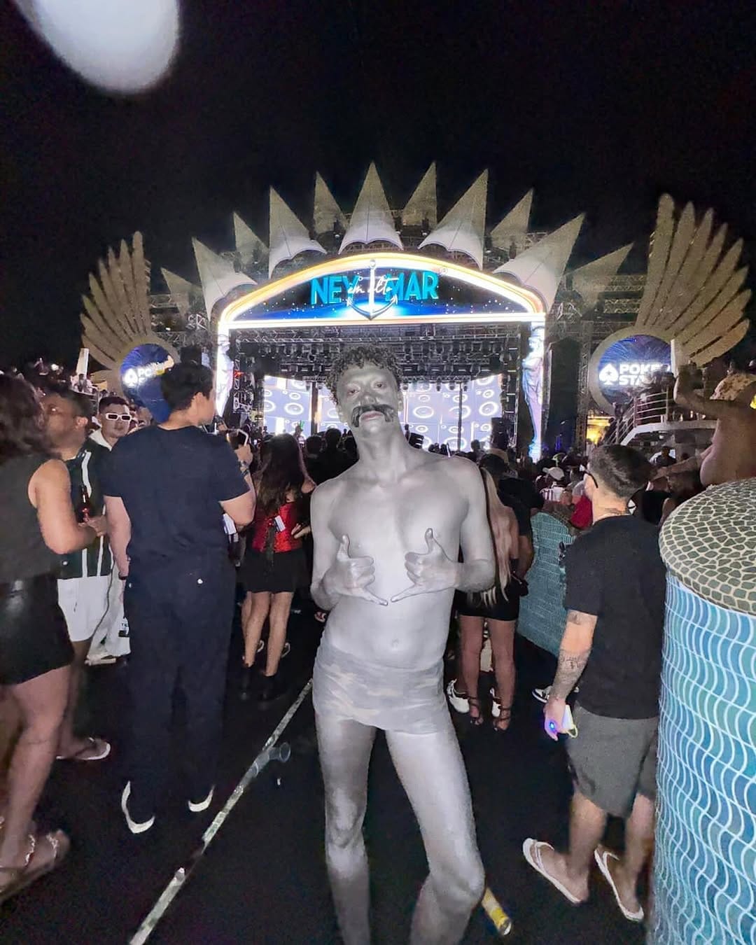 Post 10 by MAX VITORINO on Instagram (carousel)