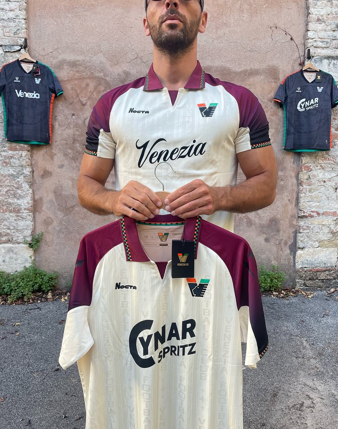 Post 10 by VINTAGE & FOOTBALL SELECTION by secondhand_padova on Instagram (carousel)