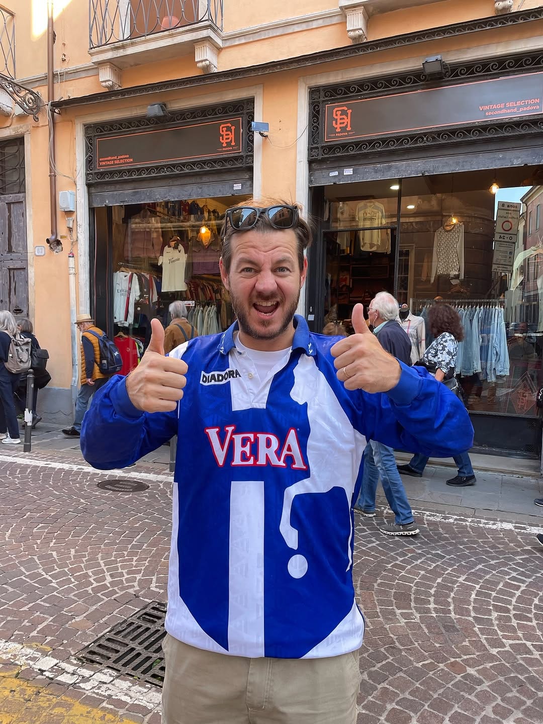 Post 9 by VINTAGE & FOOTBALL SELECTION by secondhand_padova on Instagram (carousel)