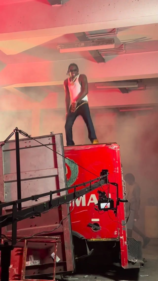 Post 2 by WORLD DING 👑 on Instagram (video)