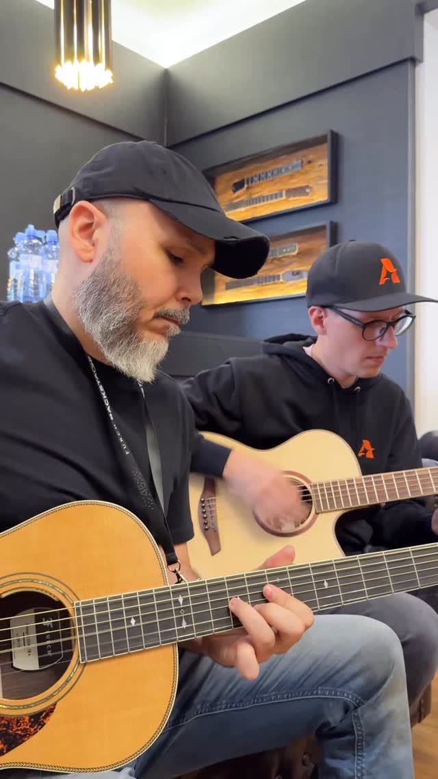 Post 3 by Kfir Ochaion on Instagram (video)