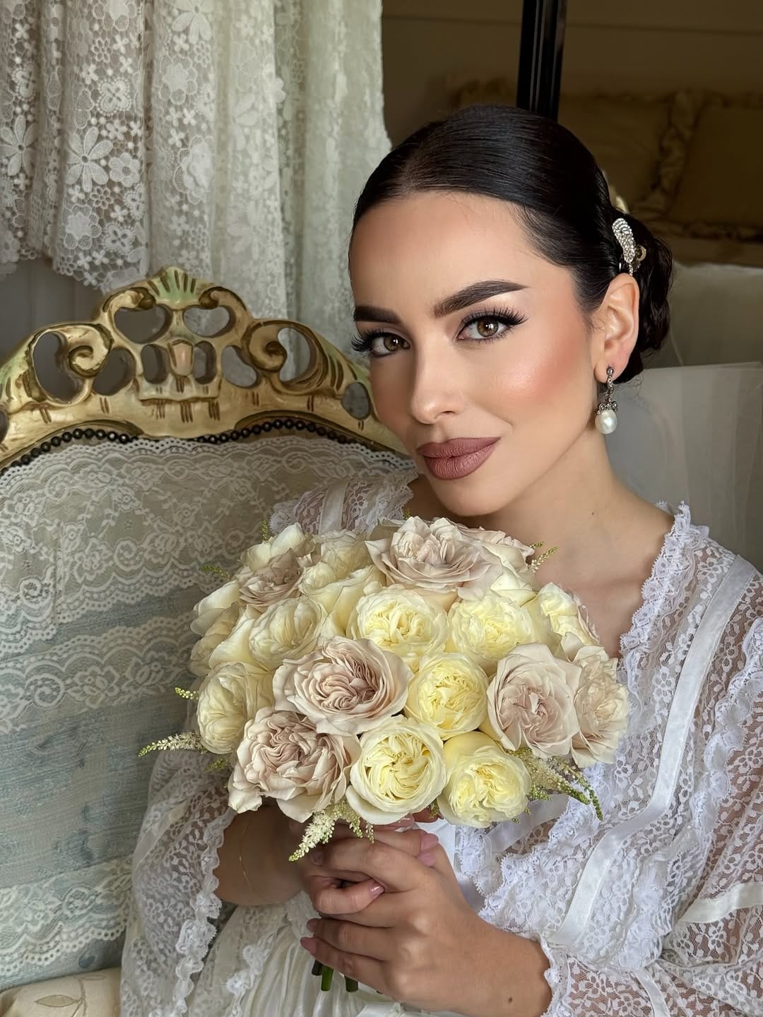 Post 9 by N O E M I   F E R L I T O  Make Up Artist on Instagram (carousel)