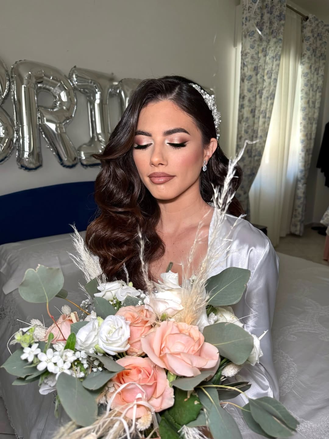 Post 1 by N O E M I   F E R L I T O  Make Up Artist on Instagram (carousel)