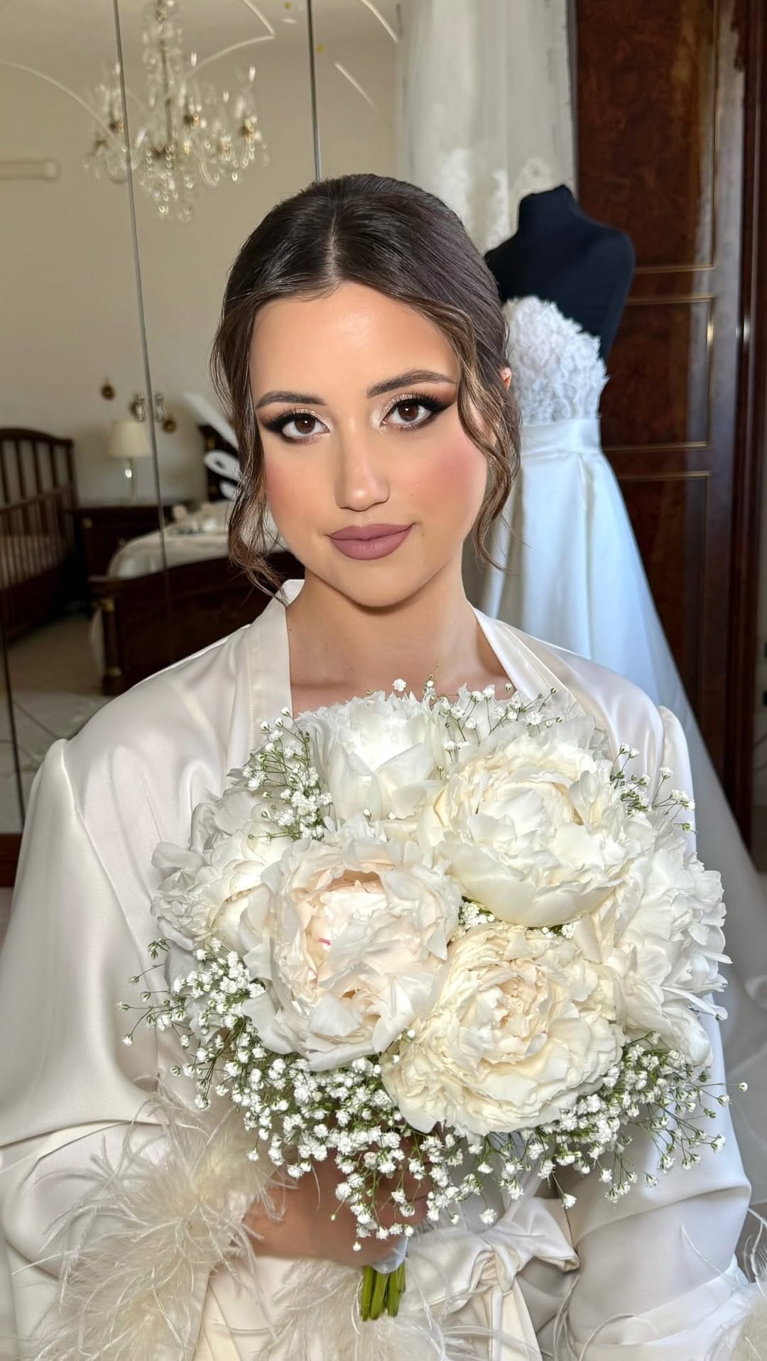 Post 4 by N O E M I   F E R L I T O  Make Up Artist on Instagram (video)