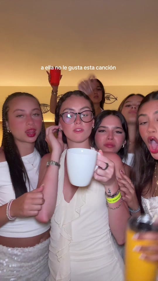 Post 2 by du on TikTok (video)