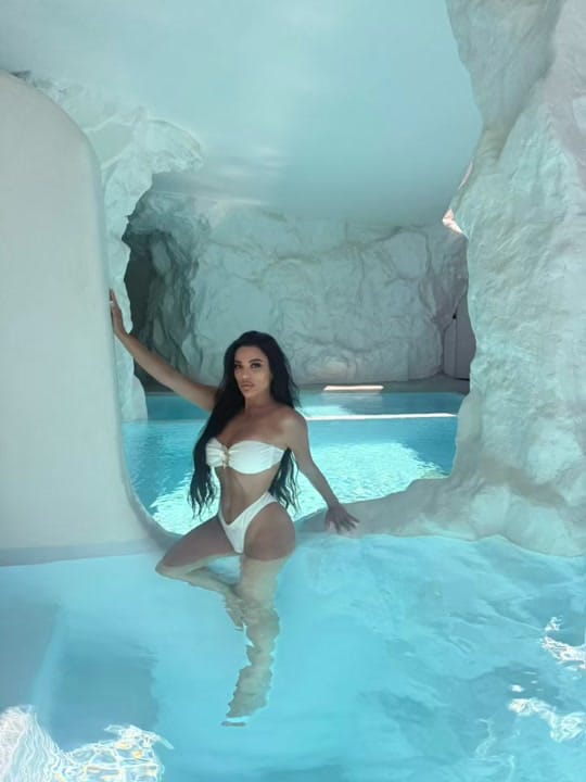 Post 2 by aura_officiel on TikTok (video)