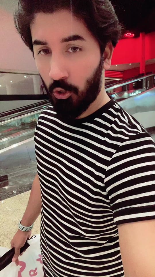Post 4 by Zee Rixvi on TikTok (video)