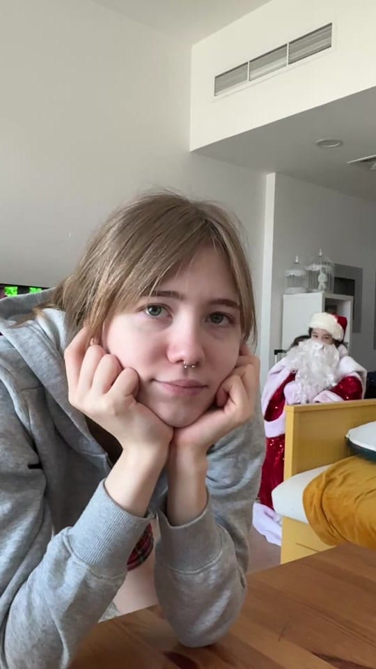 Post 3 by Alexandra Bounjoume on TikTok (video)
