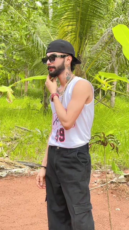 Post 10 by Sachith Amanda🇱🇰🇦🇪🎤 on TikTok (video)
