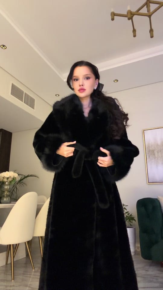 Post 10 by Nadina Ioana on TikTok (video)