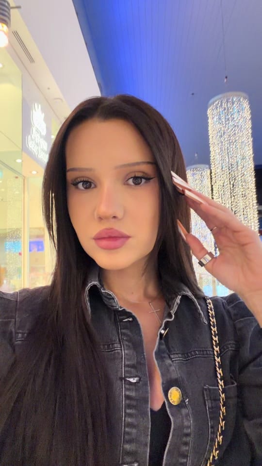 Post 5 by Nadina Ioana on TikTok (video)