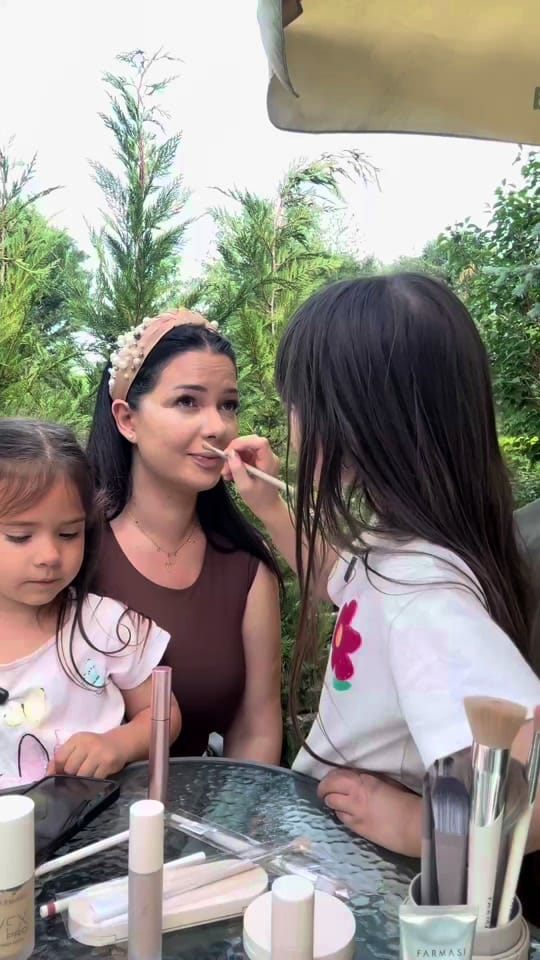 Post 4 by Deea M. Cataramă on TikTok (video)