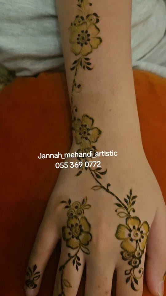 Post 6 by Jannah Mehandi Artistic on TikTok (video)