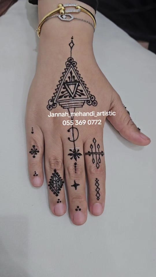 Post 4 by Jannah Mehandi Artistic on TikTok (video)