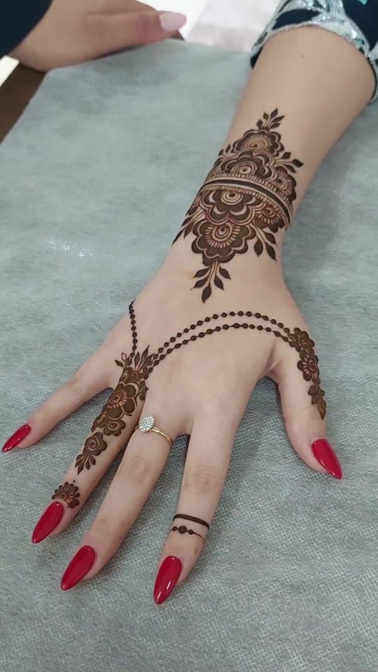 Post 10 by Jannah Mehandi Artistic on TikTok (video)