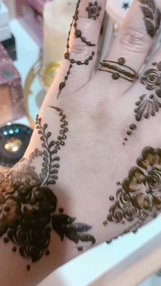 Post 4 by mirfat henna art on TikTok (video)
