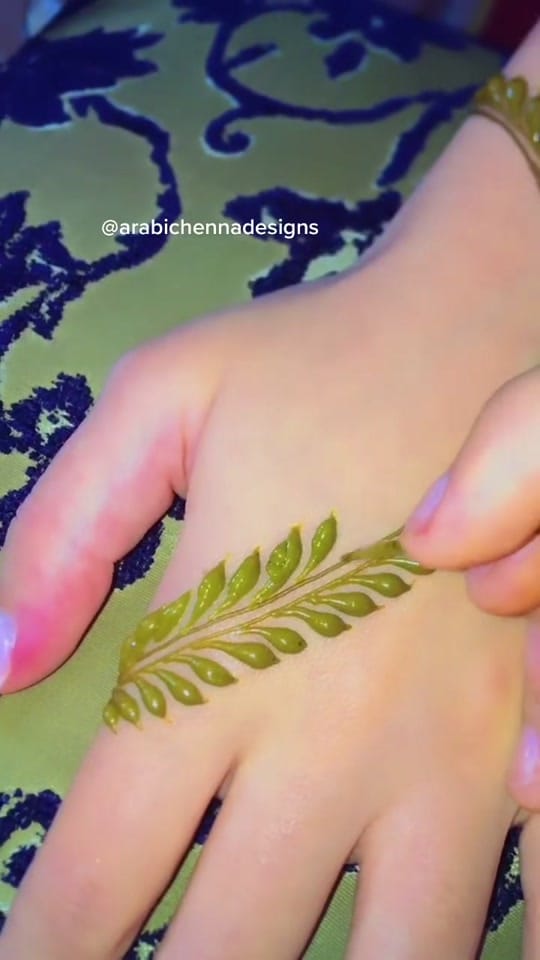 Post 3 by Dubai Henna Artist ✨ on TikTok (video)