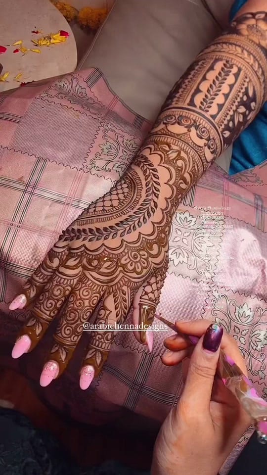 Post 2 by Dubai Henna Artist ✨ on TikTok (video)