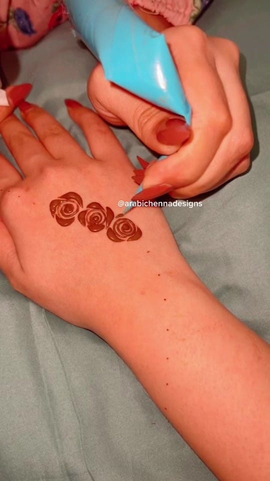 Post 9 by Dubai Henna Artist ✨ on TikTok (video)