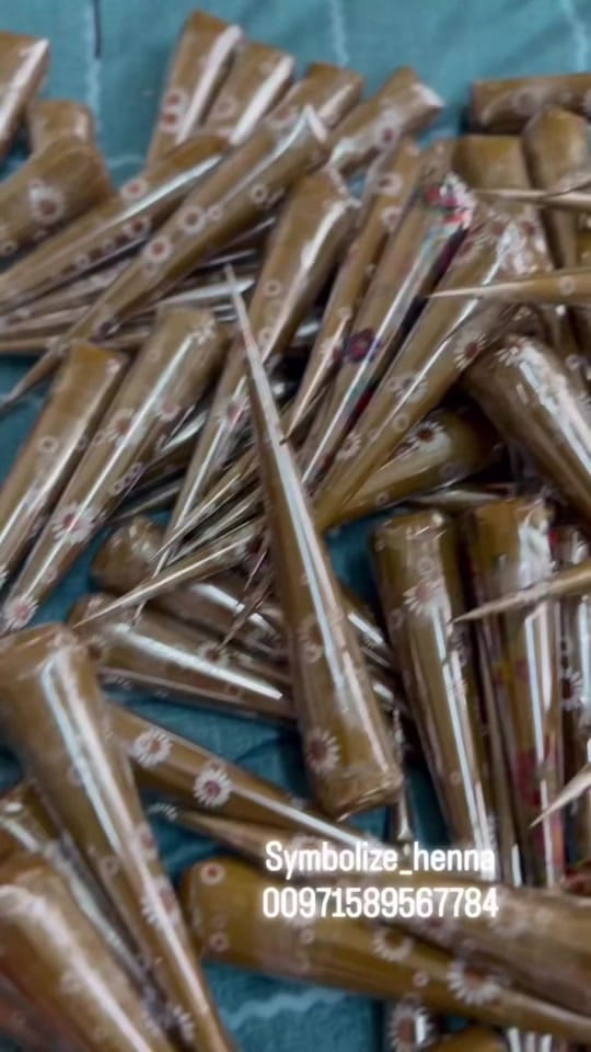 Post 1 by Henna artist/seller UAE on TikTok (video)