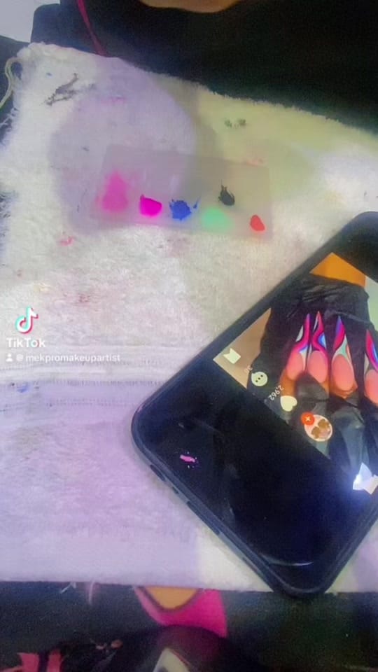 Post 2 by Mek on TikTok (video)