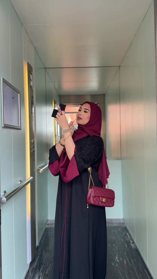 Post 8 by Nouch - Handmade abaya’s ✨✨✨✨ on TikTok (video)