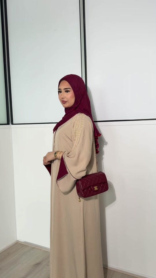 Post 5 by Nouch - Handmade abaya’s ✨✨✨✨ on TikTok (video)