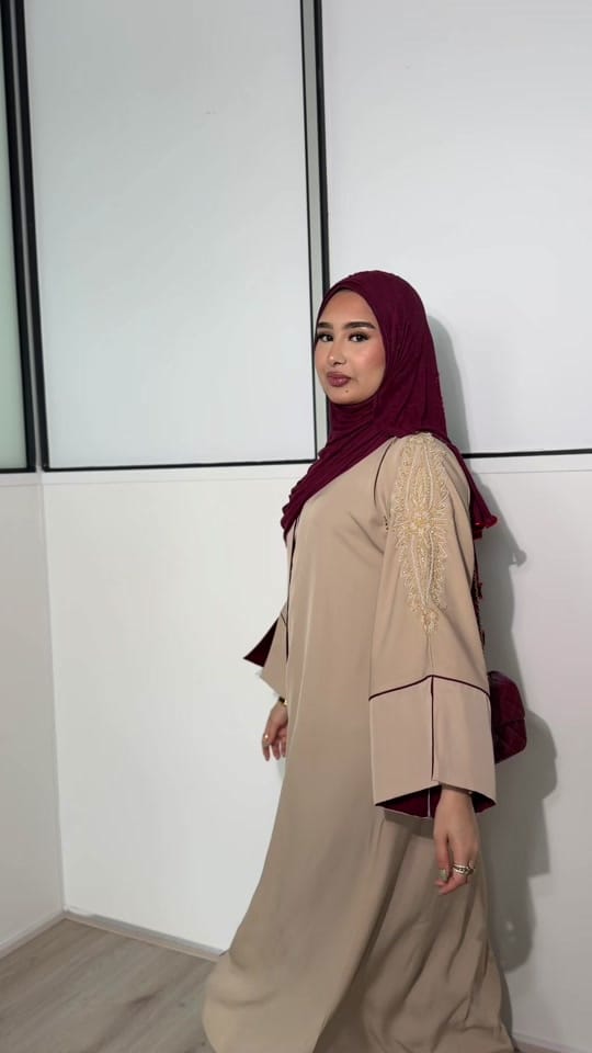 Post 4 by Nouch - Handmade abaya’s ✨✨✨✨ on TikTok (video)