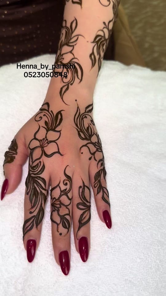 Post 7 by Dubai Henna Artist🇦🇪 on TikTok (video)