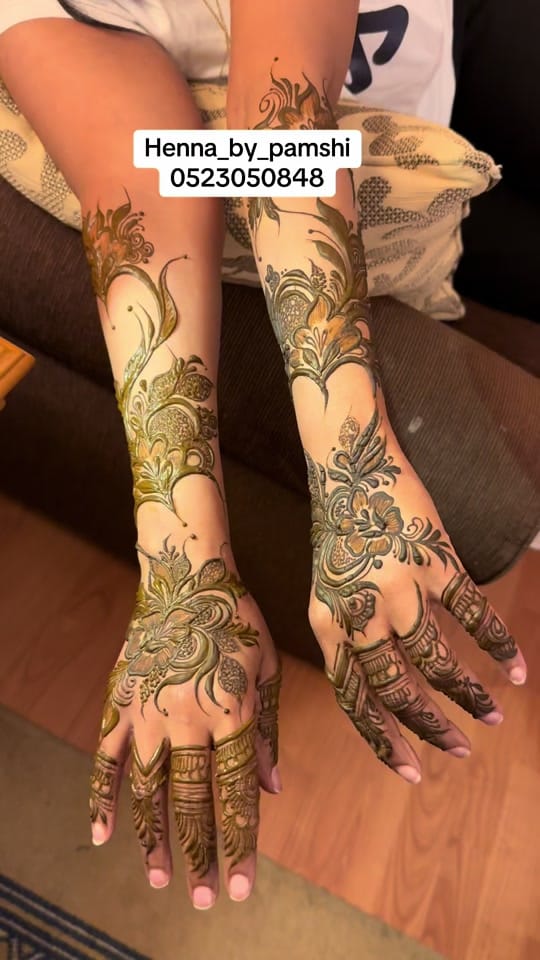 Post 1 by Dubai Henna Artist🇦🇪 on TikTok (video)