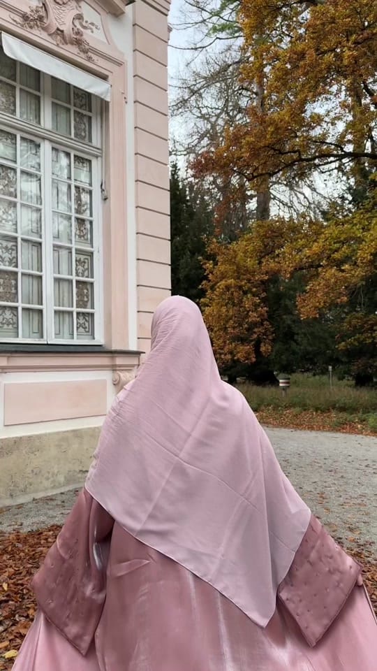 Post 4 by luxyt.abaya on TikTok (video)