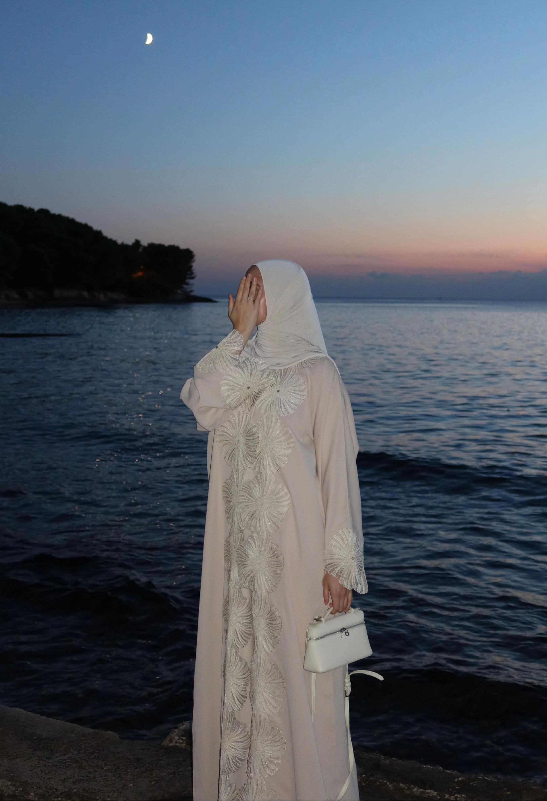 Post 6 by luxyt.abaya on TikTok (video)