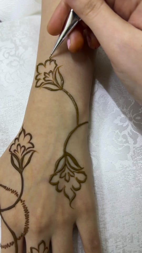 Post 9 by Dubai henna artist on TikTok (video)