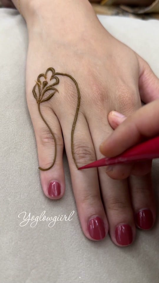 Post 10 by Dubai henna artist on TikTok (video)