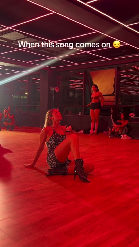 Post 3 by Matina Zara on TikTok (video)
