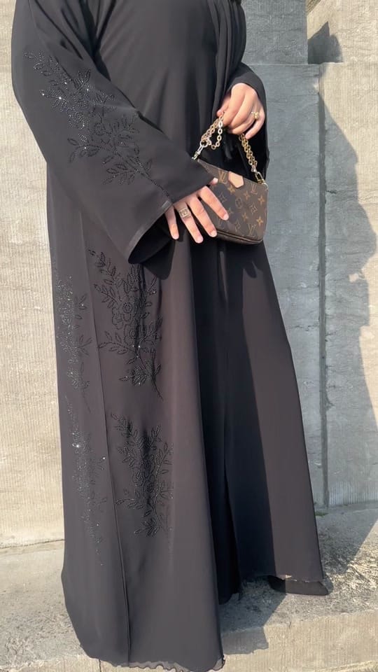 Post 6 by zinehya on TikTok (video)