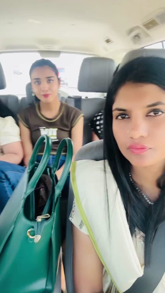 Post 2 by ANAQA_WARDROBE_SHARJAH on TikTok (video)