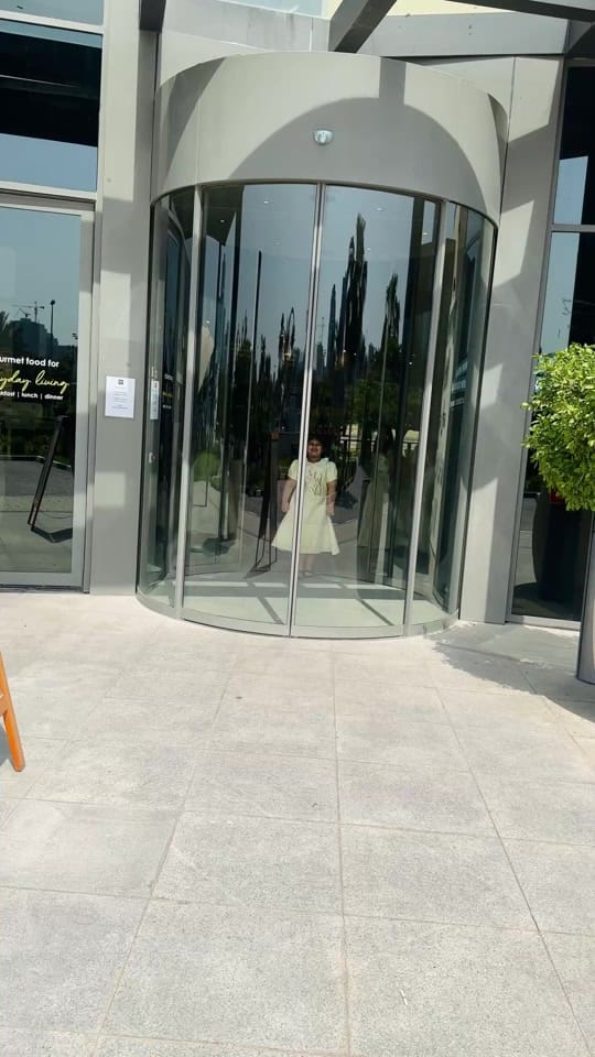 Post 3 by ANAQA_WARDROBE_SHARJAH on TikTok (video)