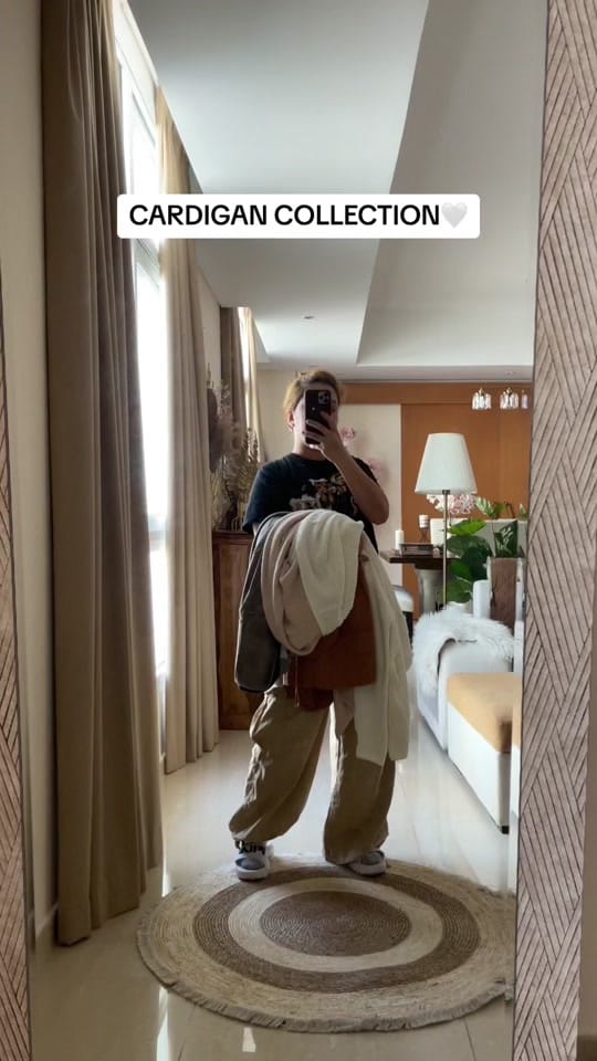 Post 7 by Selfie Goodies on TikTok (video)