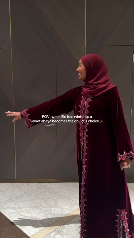 Post 1 by AYSUM ايسم | luxury abayas on TikTok (video)